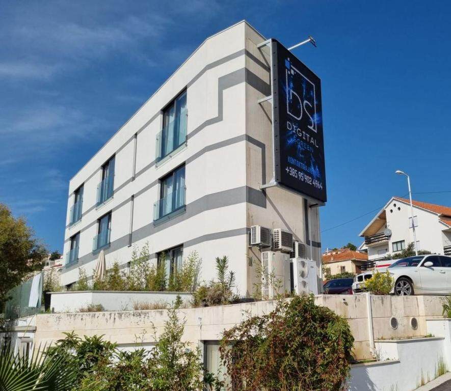 Jona Rooms Podstrana